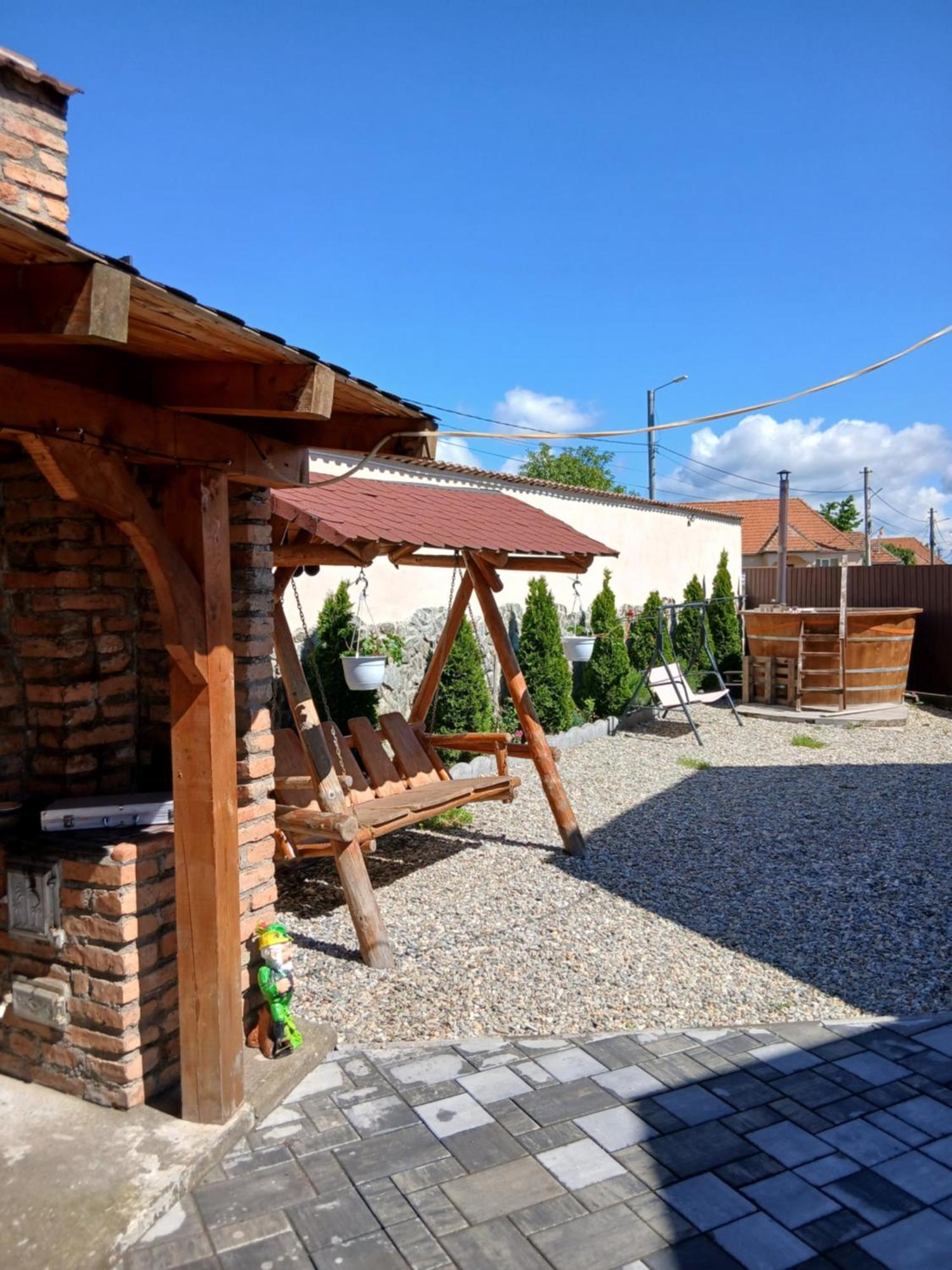 Casa Loredana Cartisoara Exterior photo